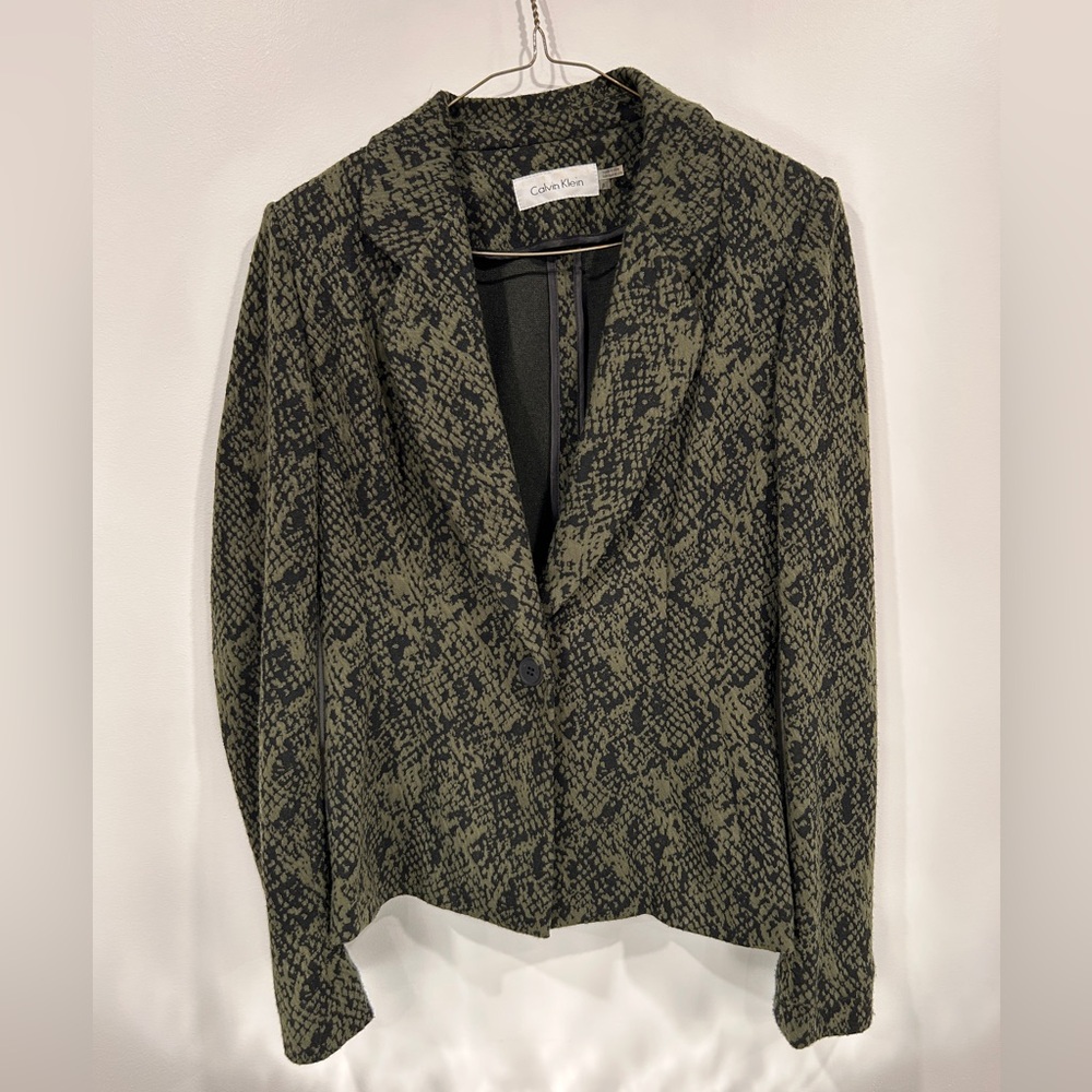 Calvin Klein Women's Black and Green Patterned Blazer